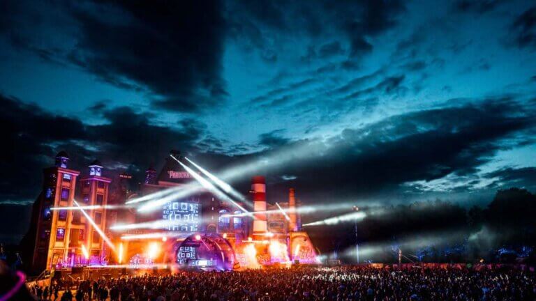 Mehr über den Artikel erfahren Parookaville 2025 feiert 10 Jahre mit Drohnenshow und neuen Bühnen