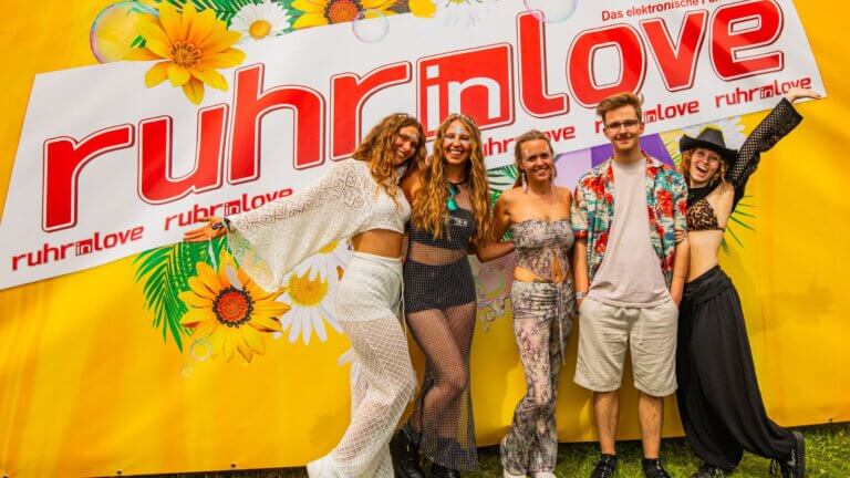 Mehr über den Artikel erfahren Ruhr-in-Love 2025 geht komplett cashless – Alle News zum Festival im OlgaPark